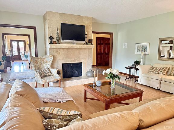 4th image of 306 Quail Meadows Dr