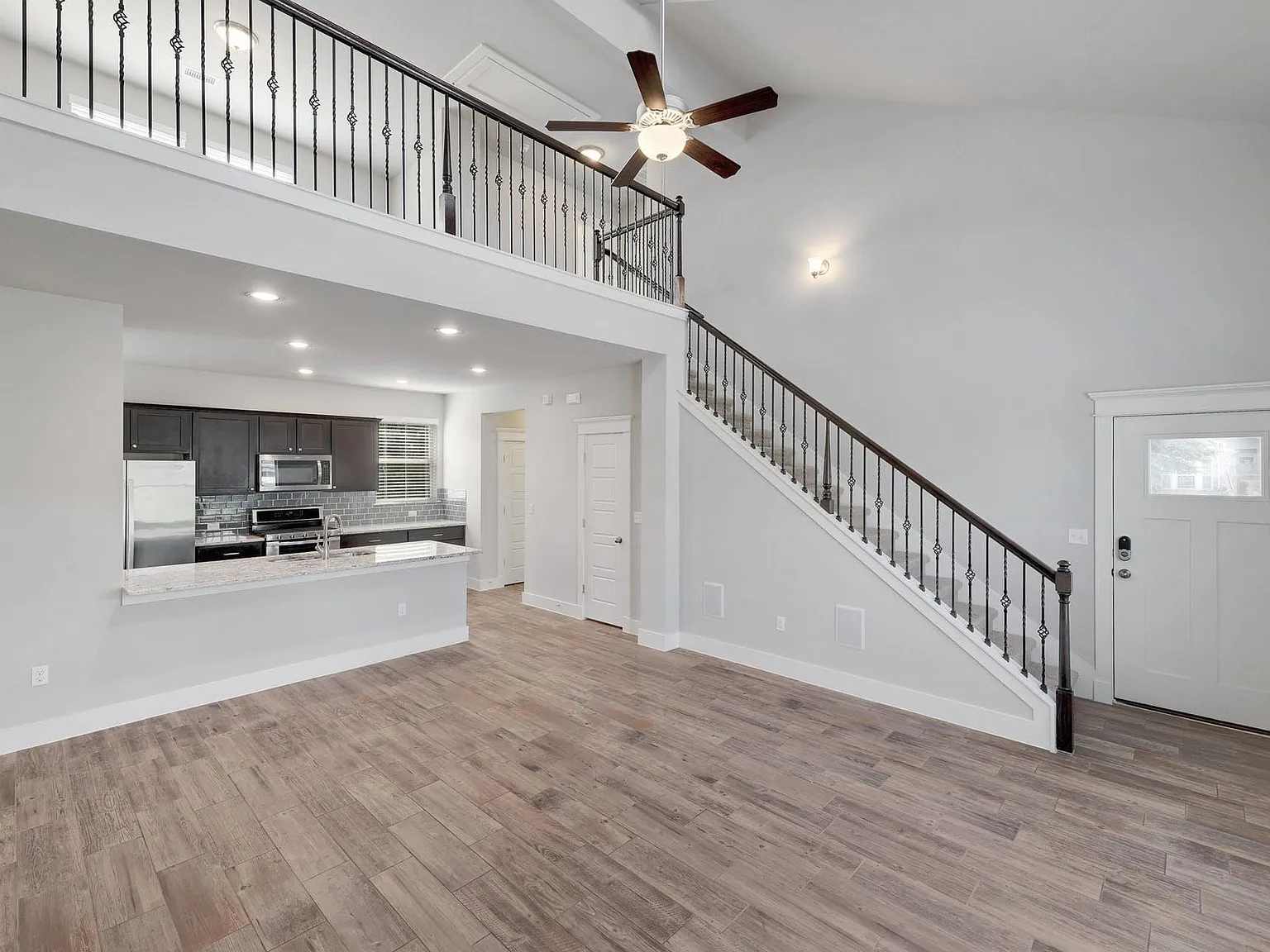 3 bed, 2.5 bath, 1720 sqft, $2,300 — Photo 3