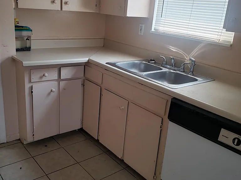 5351 Hipp St — Photo 17
