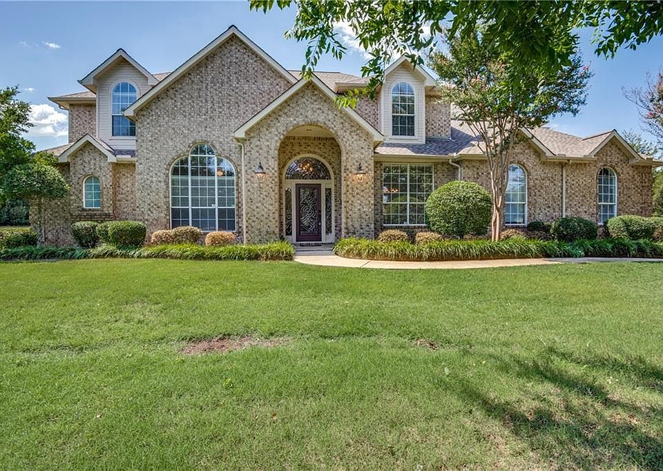 1st image of 710 Forest Oaks Dr