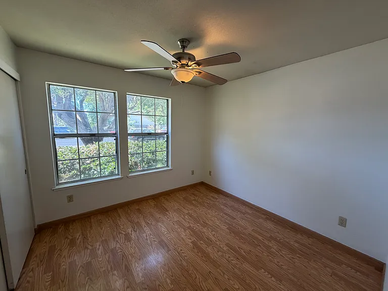 1384 Somerset Dr — Photo 8
