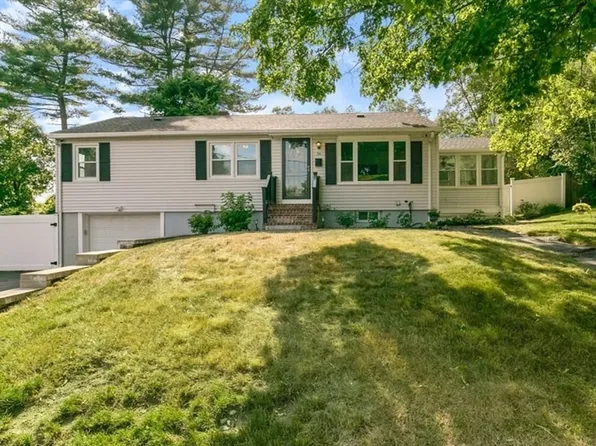 26 Cherry Hill Cir, Methuen, MA 01844