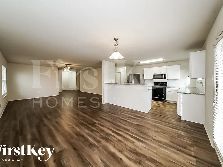 2136 Benning Way — Photo 5