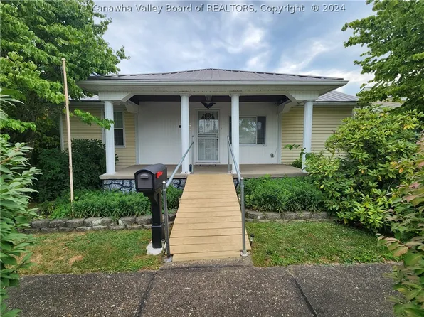 3814 38th St, Nitro, WV 25143