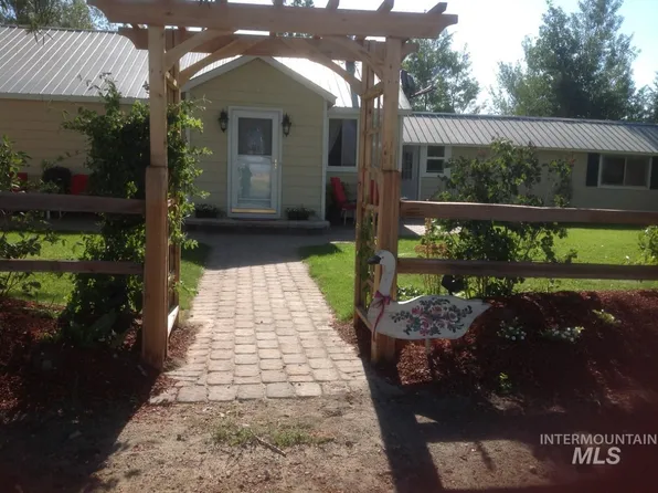 2 N 800 W, Fairfield, ID 83327