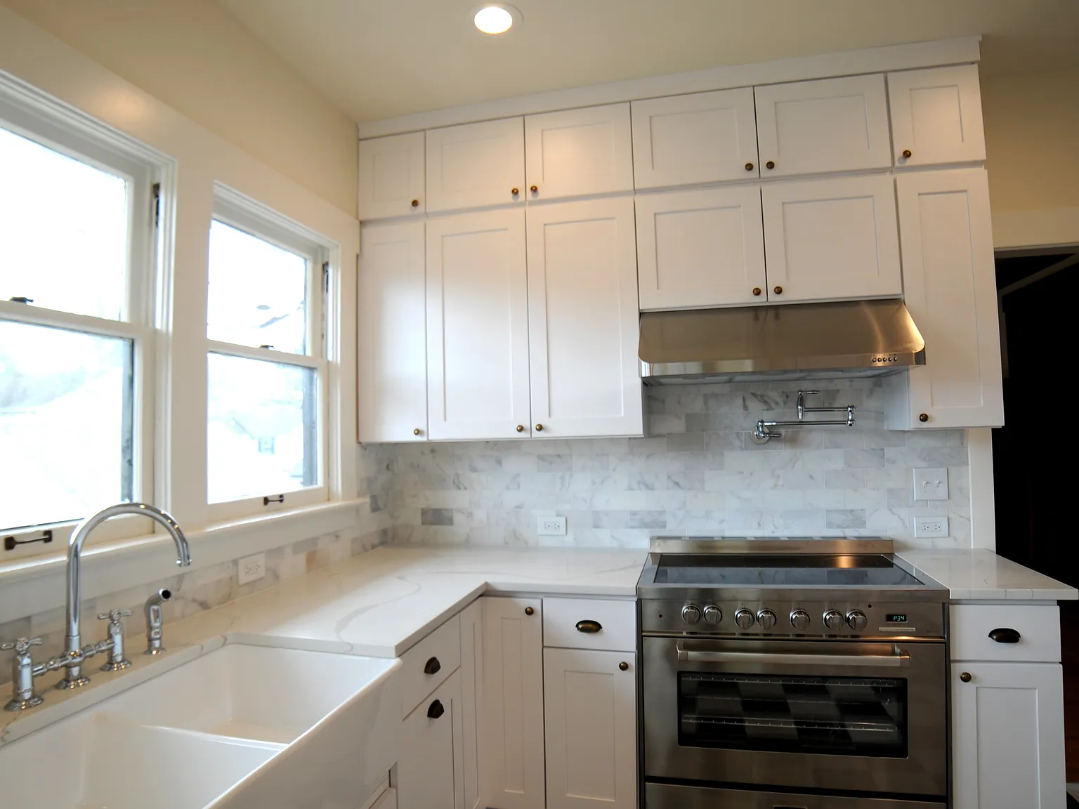 9 bed, 2.5 bath, 3585 sqft, $11,650 — Photo 4