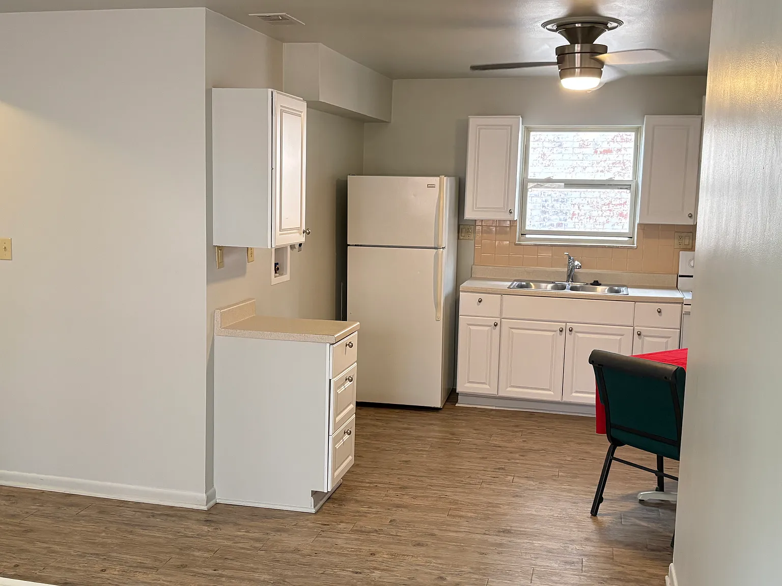 2 bed, 800 sqft, $1,045 — Photo 2