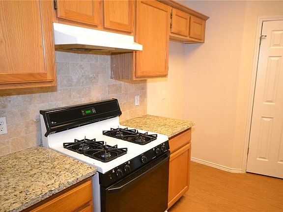 5th image of 1302 Wood Creek Dr