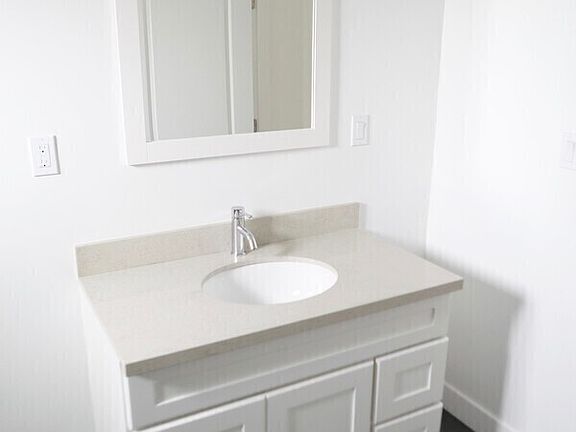 5th image of 923 W 41st Dr Unit 3/4