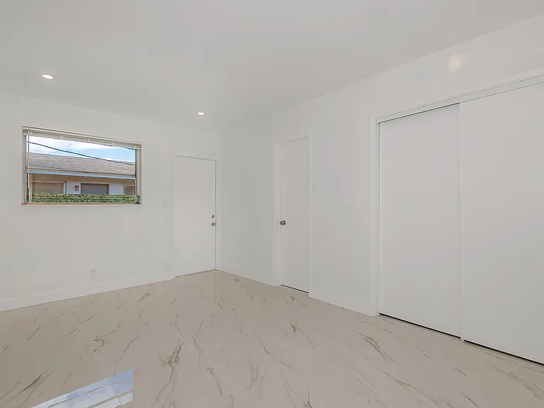 425 SW 18th Ave #425 — Photo 18