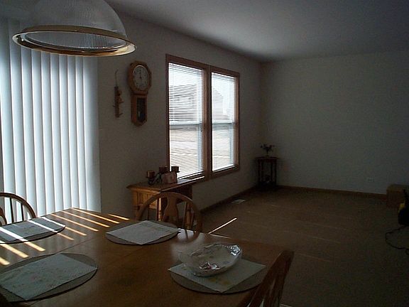 4th image of 821 Willow St