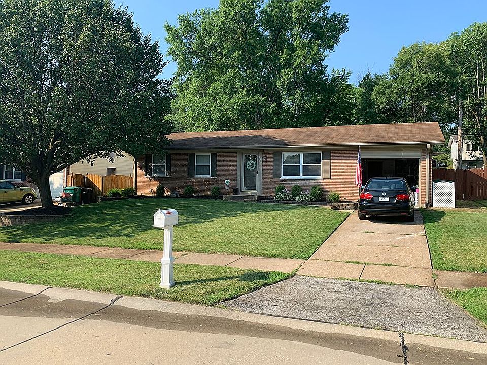 1st image of 332 Rockview Dr