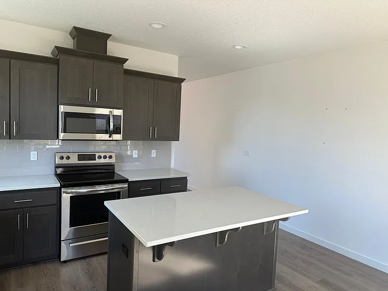 874 NE Trillium Dr — Photo 5