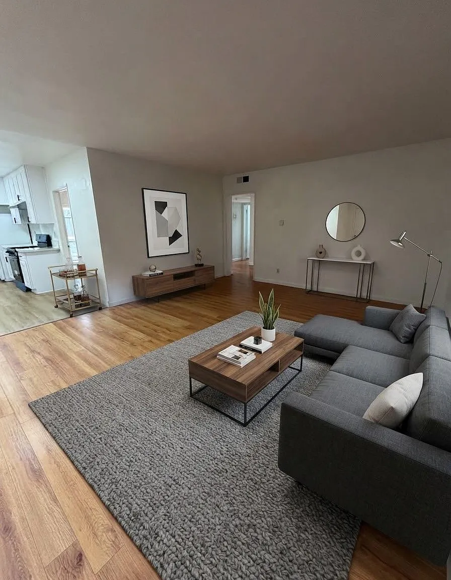 3 bed, 1200 sqft, $3,975 — Photo 1