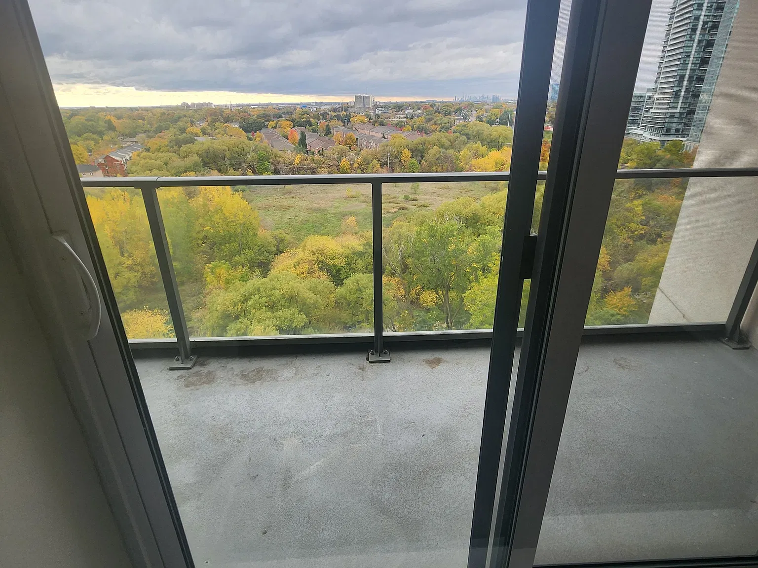 36 Park Lawn Rd — Photo 3