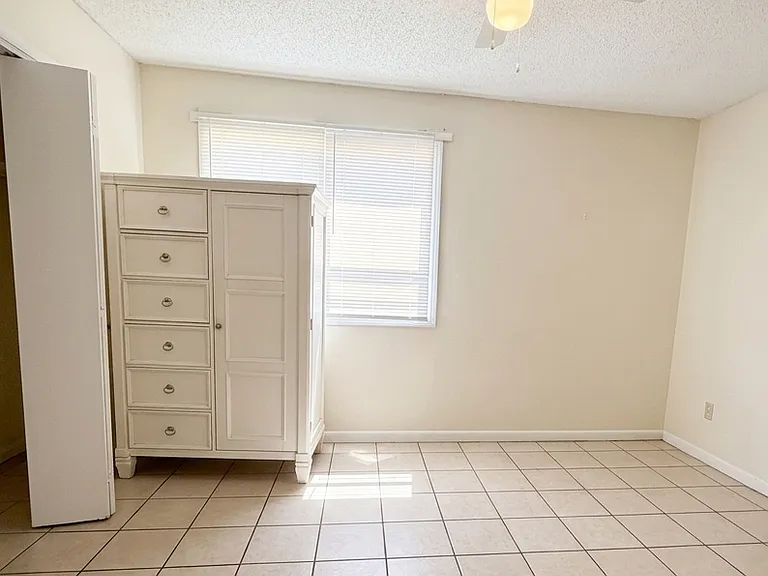 519B S 61st Ave — Photo 2