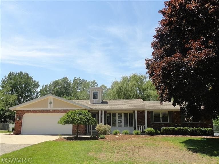 1st image of 260 Woodlawn Ct