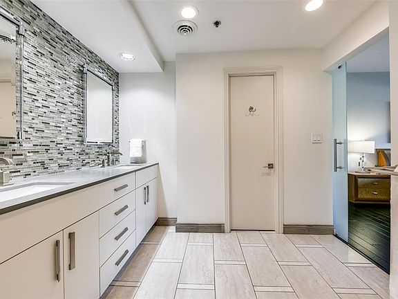 4th image of 3831 Turtle Creek Dr #4D