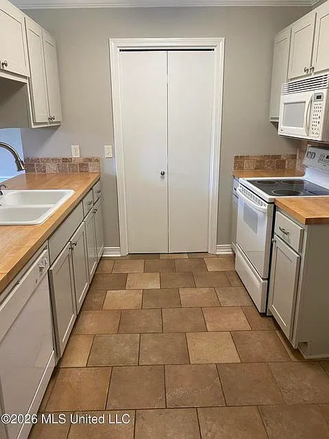 2 bed, 2.5 bath, 1308 sqft, $1,825 — Photo 4