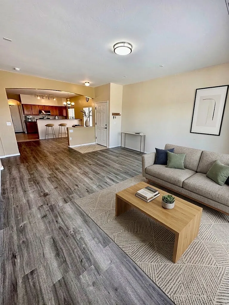 3 bed, 1387 sqft, $1,750 — Photo 1