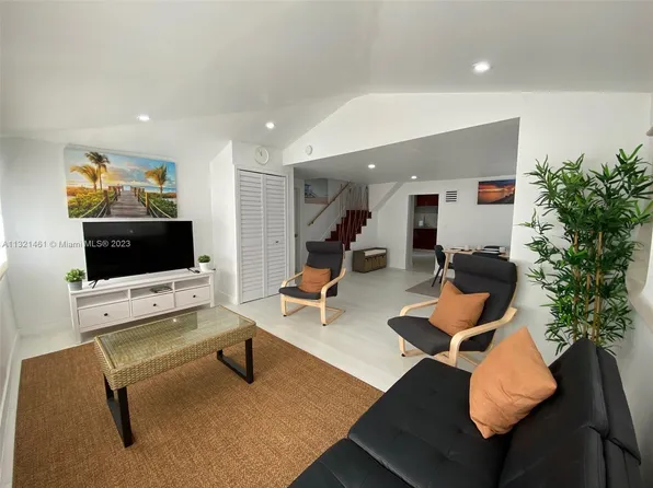 875 NW 97th St, Miami, FL 33150