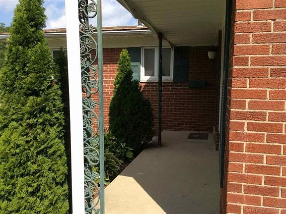 2nd image of 28716 Malvina Dr