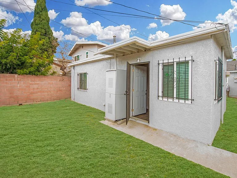 12511 Columbia Way — Photo 1