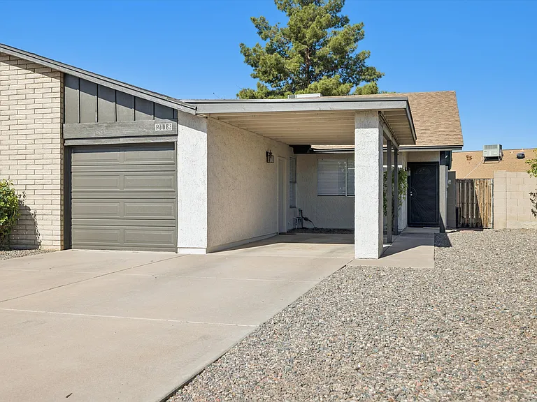 2118 S Pine St — Photo 3