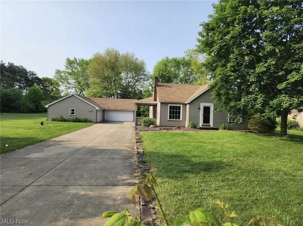 135 Calla Rd W, Youngstown, OH 44514