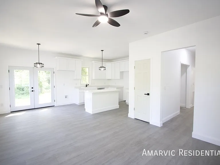 621 Singletary St SE — Photo 5