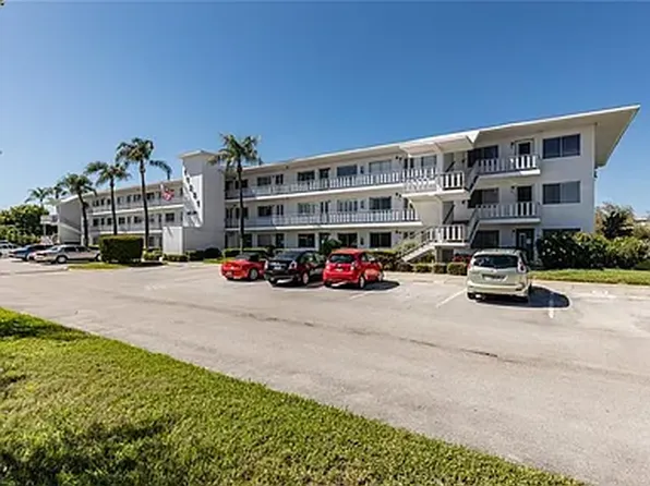 11251 80th Ave APT 202, Seminole, FL 33772