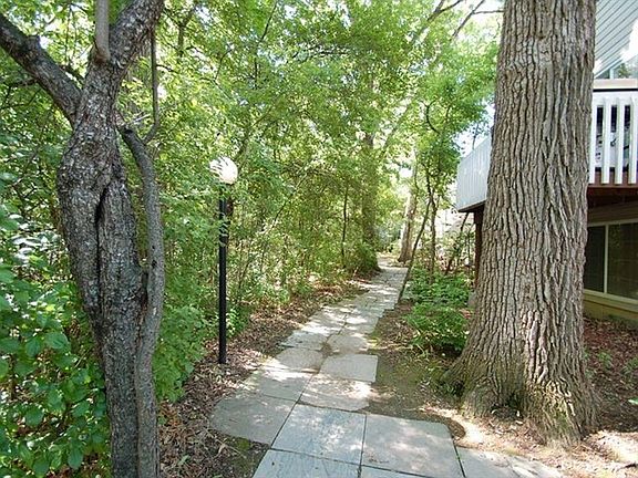 2nd image of 319 W Whispering Oaks Ln