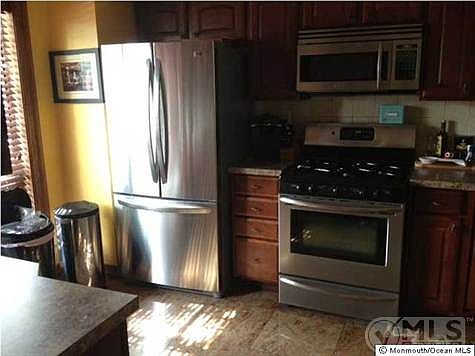 3rd image of 180 Essex Pl