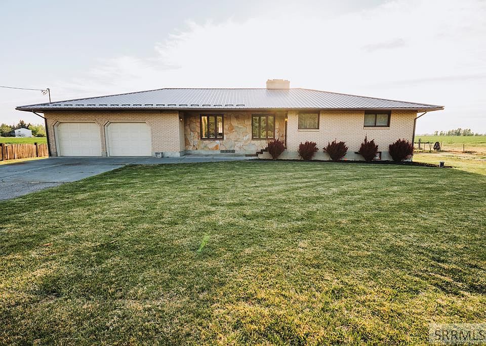 1st image of 202 Cottonwood Ln