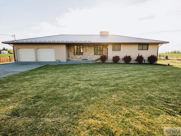 202 Cottonwood Ln, Blackfoot, ID 83221