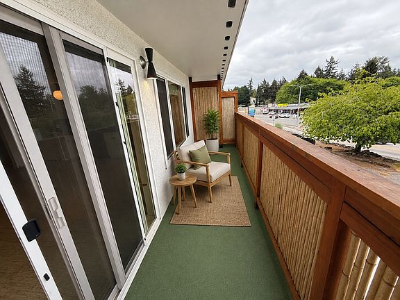 5th image of 2460 NE Northgate Way APT 8