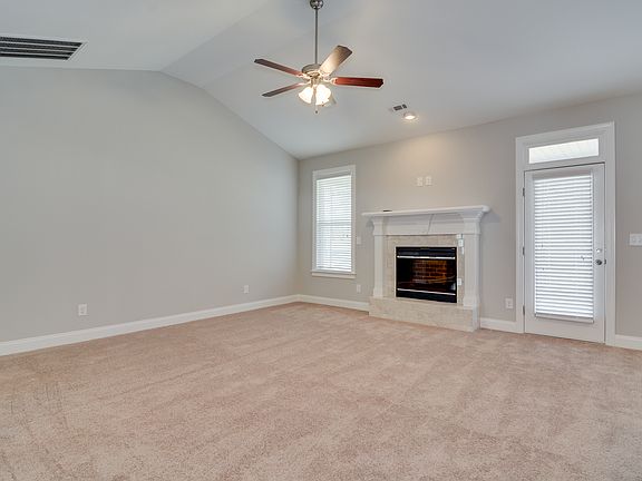 5th image of 277 Tulip Dr