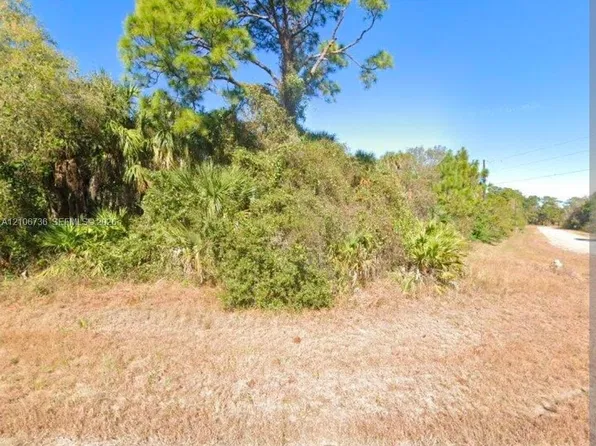 700 Shark Ln, Labelle, FL 33935
