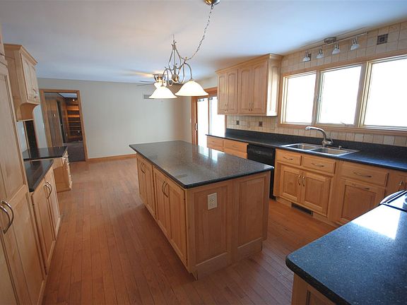 3rd image of 1300 Wakefield Dr