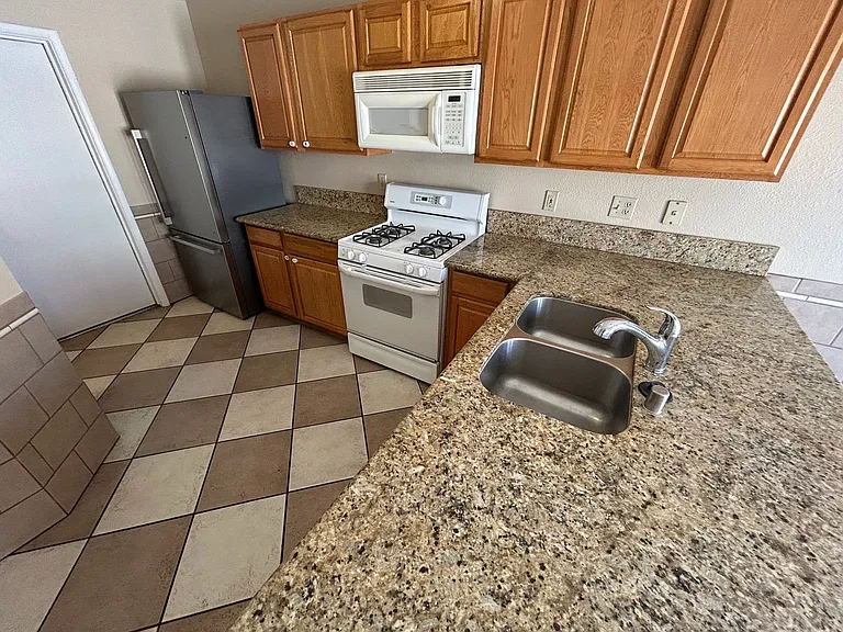2806 Rungsted St — Photo 8