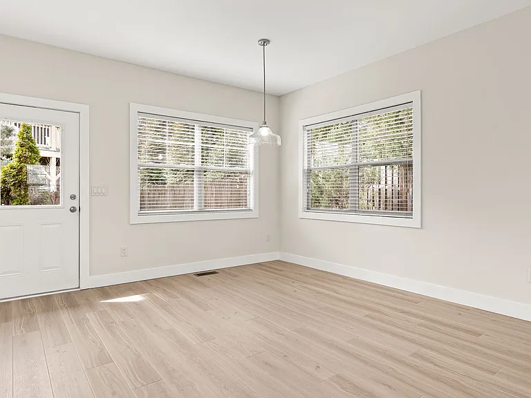 8 Thurland Ave — Photo 11