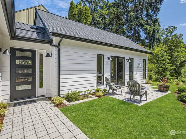 3815 SW Barton Street, Seattle, WA 98126