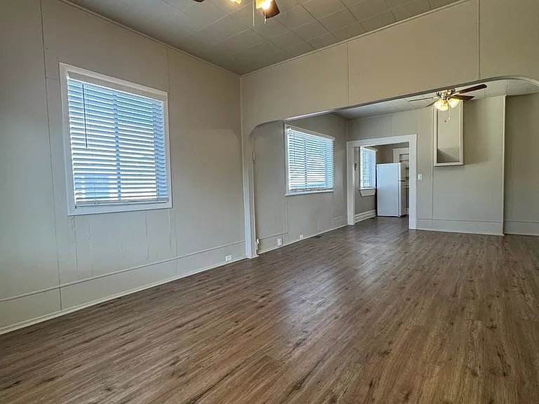 513 E Walnut St — Photo 9