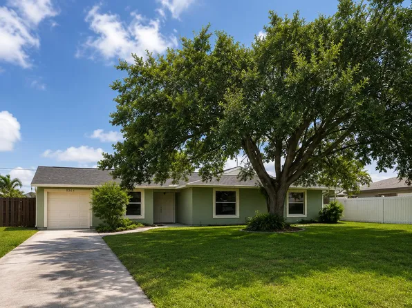 2565 SE HEMSING Street, Port St Lucie, FL 34984