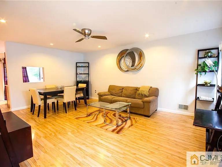 123 Pear Tree Ln — Photo 4
