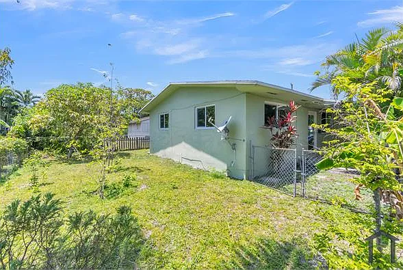 1730 NW 55th Ter — Photo 30