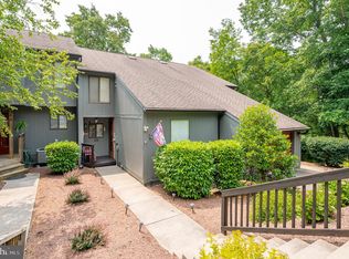 42 Fishhook Ln, Hedgesville, WV 25427