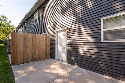 CROSSFIELD TOWNHOMES — Photo 4