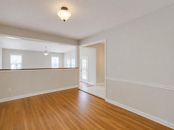 4th image of 208 N Lewis Ct