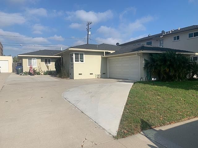 !/2 Duplex Near Hospital, front unit